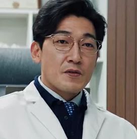 パク・ヒョンシク(演:コン・ジョンファン)